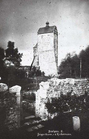 Stolpen, Veste. Seigerturm. Blick von der Kapellenruine