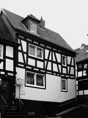 Fachwerkwohnhaus; Wächtersbach, Pfarrgasse 10, Herzgrabenstraße 42