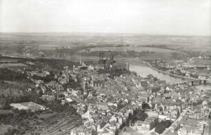 Meißen. Stadtkern znd Burgberg mit Dom und Albrechtsburg. Luftbild-Schrägaufnahme von Südwest