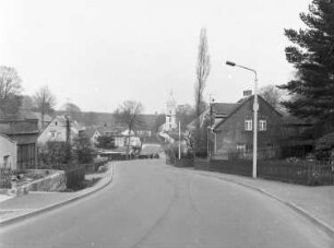 Bad Brambach. Adorfer Straße. Blick gegen Michaeliskirche (Richtung Adorf)