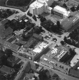 Elsterwerda. Altstadt mit Rathaus (im Wiederaufbau nach Brand). Luftbildschrägaufnahme von Nordosten
