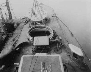 Einbau eines Geschützturmes : Technikgeschichte | Industrie und Technik | Schiffs- und Seewesen (auch Motorboote)