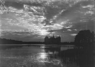 Schloss Moritzburg : Moritzburg. Blick zum Schloss Moritzburg