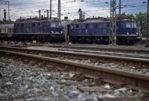 Stuttgart Hbf. Lok 118 002 Lok 118 048 Wartegleis