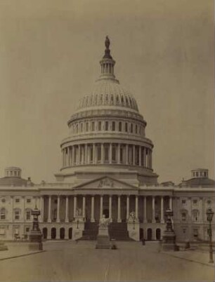 Washington: Entrance of the Capitol