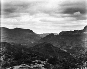 Canyon bei Phoenix (Transkontinentalexkursion der American Geographical Society durch die USA 1912)