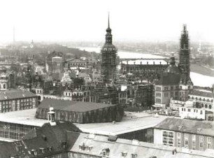 Dresden-Altstadt. Blick vom Rathausturm über die Wilsdruffer Straße