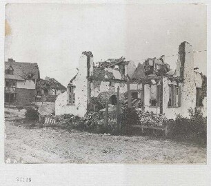 An der flandrischen Küste. Von den Engländern und Franzosen zerschossene Sommerhäuser in Westende