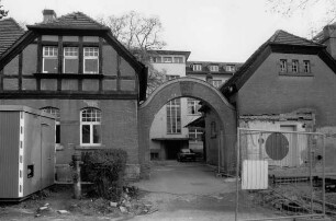 Remise und Kutscherhaus; Darmstadt, Martinspfad 72, Martinspfad 72A, Lossenweg 19