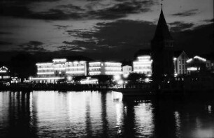 Lindau: Nächtlicher Hafen mit Festbeleuchtung