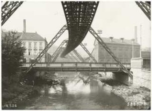 Straßenbrücke über die Wupper (Kluserbrücke), Elberfeld: Seitenansicht