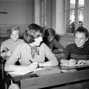 Schulkinder während einer Unterrichtsstunde