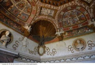 Dekoration mit mythologischen Szenen