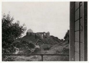 Blick auf das Lick Observatorium, fotografiert vom Balkon des Hauses des Chef Astronomen Dr. Moores, Camptonville, Kalifornien