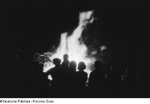 Am Lagerfeuer