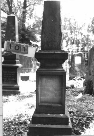 Grabstein 101 [Hahn S.56 Grab-Nr. 822]