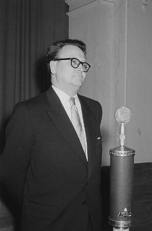 Generaldirektor des Messeamtes Rolf Lemser (?) bei der Ansprache zum Empfang der Volksdemokratien