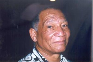 Don Mattera (Südafrika), Schriftsteller : Mattera, Don, eigentl. Donato Francisco Mattera (geb. 1934 oder 1935; Schriftsteller, Journalist), 1996