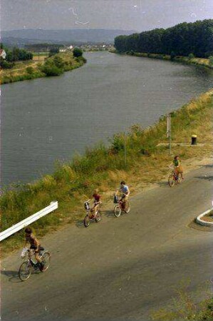 Hirschaid: Main-Donau-Kanal [mit radfahrenden Kindern]