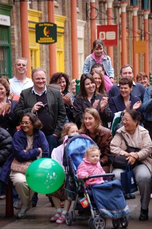 Zuschauer im Markt und Theaterviertel Covent Garden
