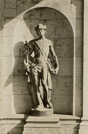 Dresden, Zwinger : Dresden. Zwinger. Hermesfigur in der Treppenhalle am Mathematisch-Physikalischen Salon