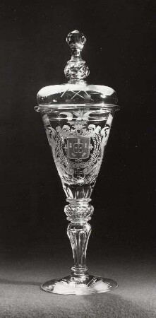 Deckelpokal mit portugiesischem Wappen