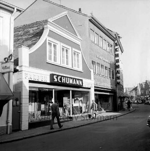 Tapeten-Schumann: Hindenburgstraße: 25-jähriges Jubiläum: Ansicht der Geschäftsfront
