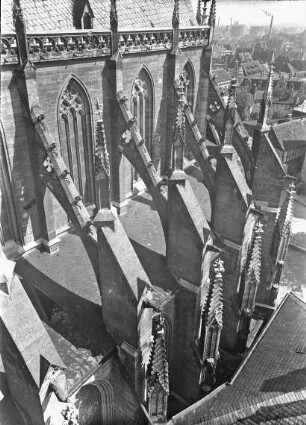 Halberstadt, Dom St. Stephanus und St. Sixtus, Strebepfeiler und -bögen an der Südseite des Chores
