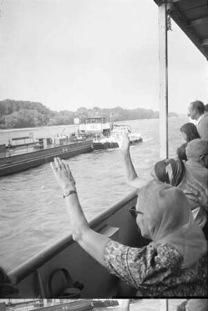 Kaffeefahrt auf dem Rhein mit dem Fahrgastschiff "Karlsruhe"