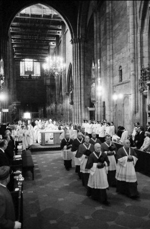 Freiburg: Bischofsweihe Prof. Paul Wehrle, Einzug ins Münster, vom Altar aus