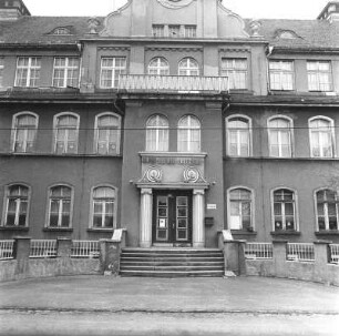 Dresden-Großzschachwitz, Großzschachwitzer Straße 29. 92. Schule (1898). Eingangsfront