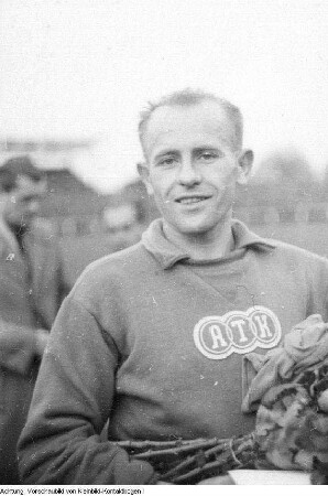 Dresden. Emil Zátopek, Olympiasieger im Marathonlauf 1952 in Helsinki, in Dresden zu Wettkämpfen in der Leichtathletik im Rudolf-Harbig-Stadion, Oktober 1950