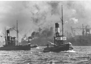 Hamburg. Hafen. Schlepper im Hafenbecken