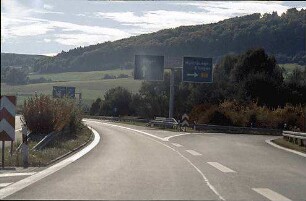 Einfahrt in Tangente Nordost (AK Hegau Richtung Engen) von Nebenfahrbahn Nord (AK Hegau Richtung Schaffhausen)