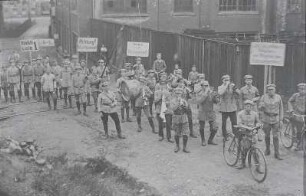 Demonstration des Roten Frontkämpferbundes (RFB) Erla unter anderem mit der Losung "Wählt Liste 1" : Demonstration des Roten Frontkämpferbundes (RFB) Erla