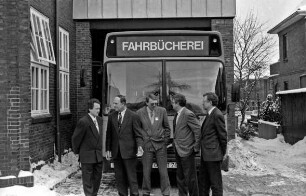 Fahrbücherei des Kreises Stormarn: Präsentation des neuen Bücherbusses