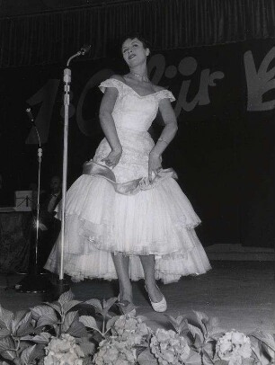 1:0 für Berlin [Familien Show, 17.Juli 1955?, im Gloria Palast], Sonja Ziemann