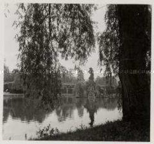 Veitshöchheim, Großer See mit Musenberg Parnas