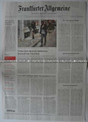 Tageszeitung "Frankfurter Allgemeine Zeitung" mit Titel zur Freilassung des deutsch-türkischen Journalisten Deniz Yücel aus türkischer Haft