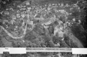 Ortskern mit Burg, Kirche, Markt und Oberer Straße. Luftbildaufnahme