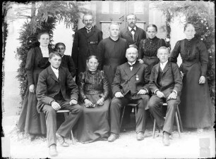 Neupriester Alois Wilhelm Ehmann mit Familie 1910