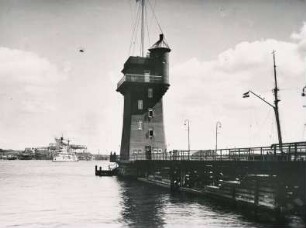 Kiel. Ehemaliger Marineturm an der Förde