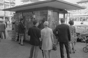 Öffentliche Telefonzellen am Marktplatz.