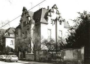 Dresden-Neustadt, Arndtstraße 2 / Ecke Jägerstraße. Mietvilla (um 1895). Eckansicht mit Einfriedung