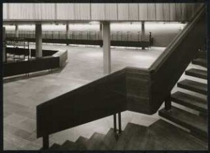 Stadthalle (auch: Mercatorhalle), Duisburg: Garderobe Erdgeschoss vom Treppenaufgang