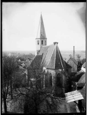 Eggenstein Pfarrkirche Sankt Vitus- und Modestus (gotischer Chor und Turm) Außenansicht von Südosten