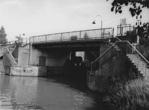 Straßenbrücke über Binnenhaupt Oldersumer Schleuse