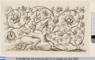 Laubwerk mit Hund, der einen Hirsch jagt