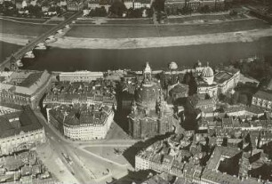 Dresden: Neumarkt und Frauenkirche von Süden. Luftbild-Schrägaufnahme
