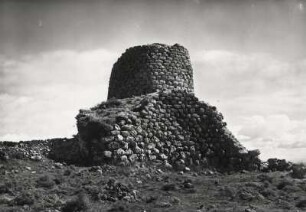 Bei Sindia. Sizilien. Italien. Die Nuraghe di Santa Barbara